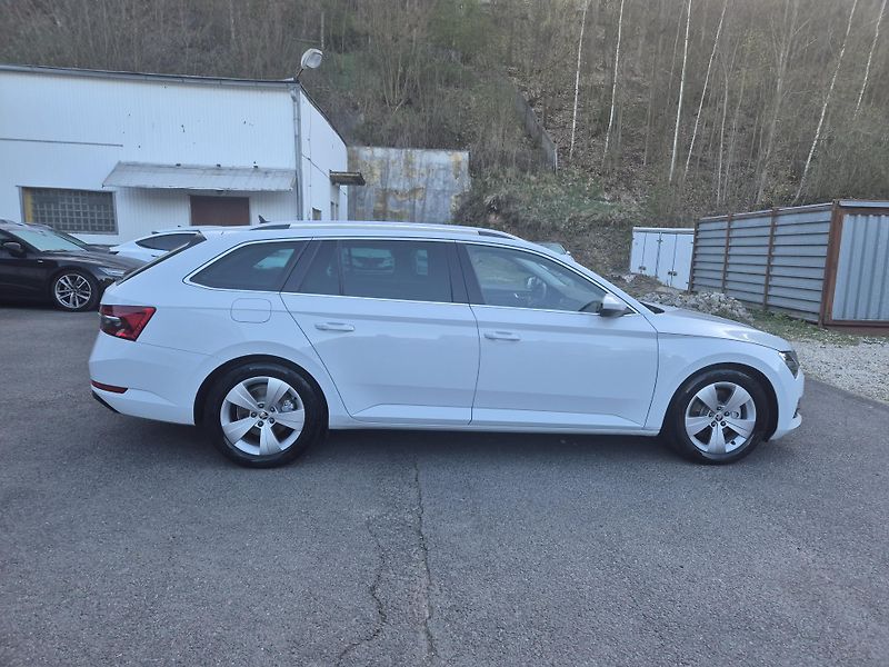 Škoda Superb Combi 2,0TDi DSG 110kw 17ALU - fotka 7 z 44
