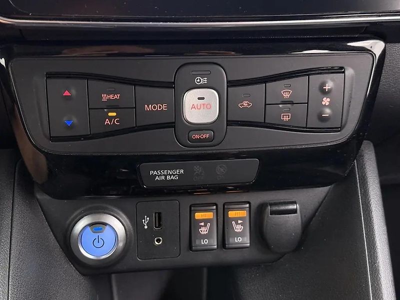 Nissan Leaf 110kW 40kWh Tekna LED 1Maj DPH - fotka 6 z 12