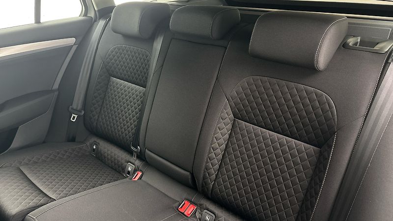 Škoda Superb 2.0 TDI Ambition Combi - fotka 16 z 25