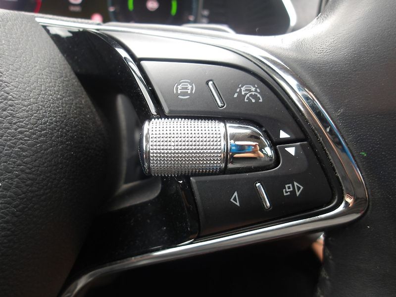 Škoda Octavia 1,4TSi BA+EL ČR ! MAX.VÝBAVA ! - fotka 32 z 33