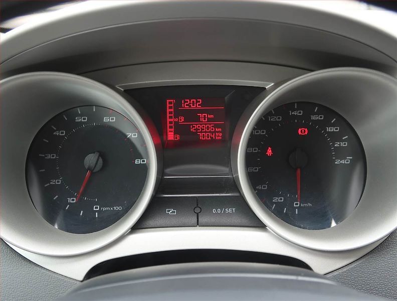 Seat Ibiza (2011) 1.4 16V, Tempomat - fotka 11 z 15