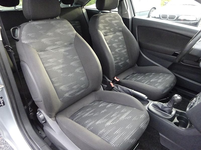 Opel Corsa 1.4i 74kW AUTOMAT SERVISKA - fotka 12 z 26
