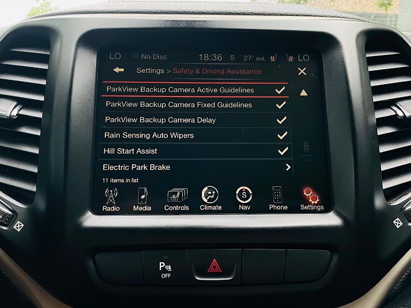 Jeep Cherokee 2.0D 4x4 AUT KAMERA TAŽNÉ LED - fotka 41 z 50