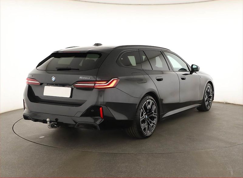 BMW Řada 5 (2025) 520d xDrive, M Sport, Navigace - fotka 5 z 21