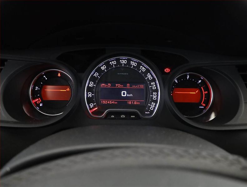 Citroën C5 (2009) 2.2 HDi, Tempomat - fotka 9 z 13
