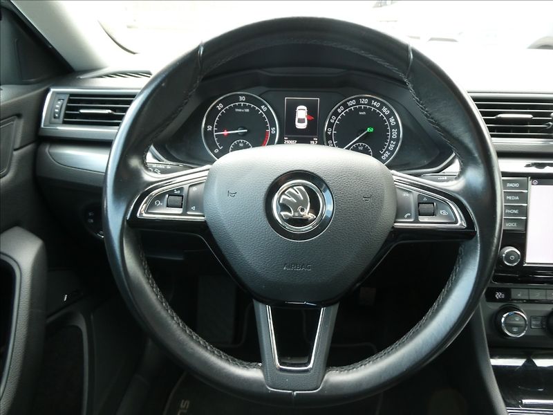 Škoda Superb 2,0 TDi STYLE DSG, 2x kola, ČR - fotka 30 z 43
