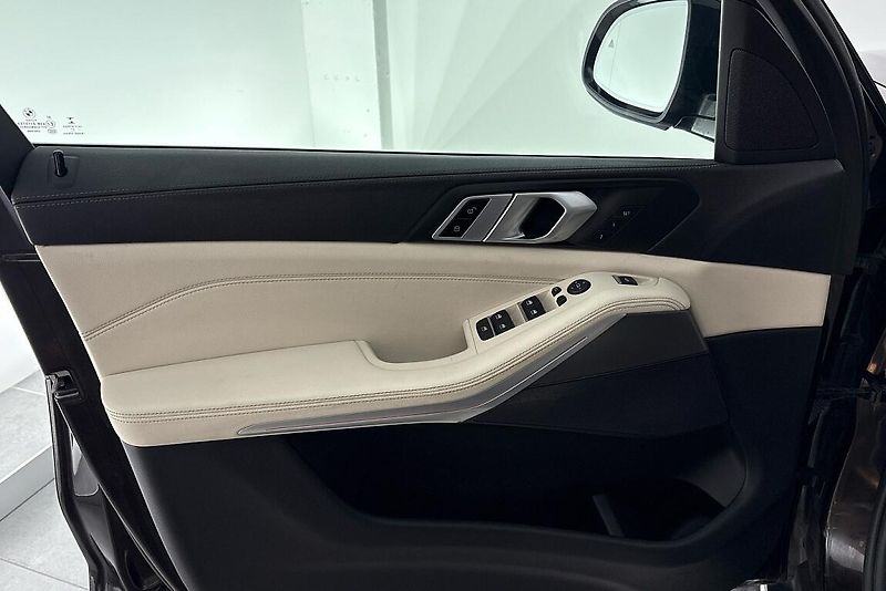 BMW X5 xDrive30d - fotka 18 z 27