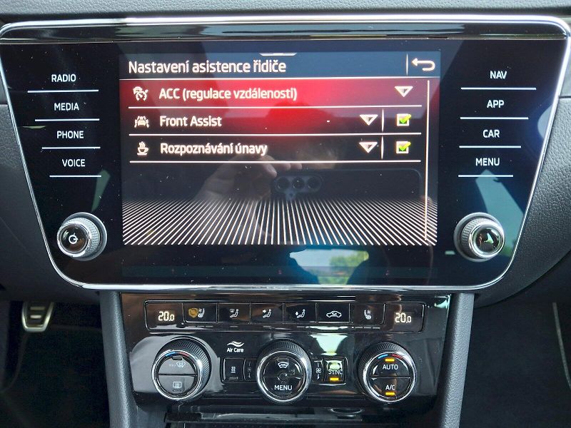 Škoda Superb (2023) Sportline 1.5TSi 110kW - fotka 27 z 35