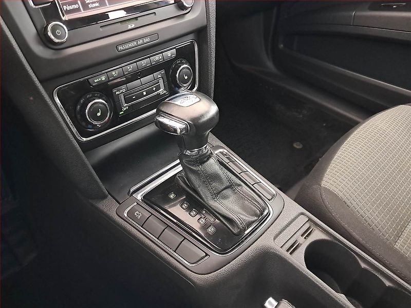 Škoda Superb (2011) 2.0 TDI, Automat, Navi, Xenony - fotka 16 z 18