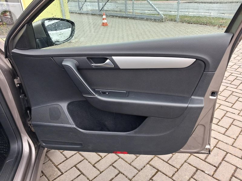 Volkswagen Passat (2011) 1,4TSi NAVI VYHŘ.SED, 2x KOLA - fotka 20 z 38
