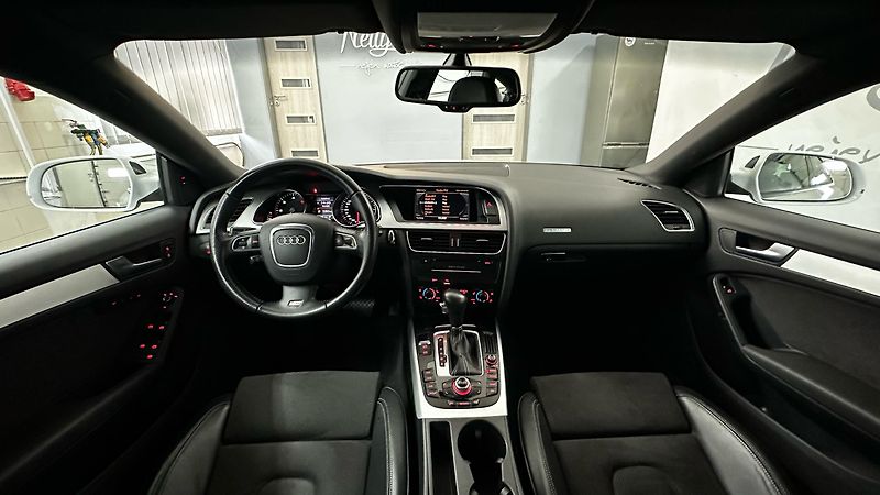 Audi A5 QUATTRO / 2 SADY GUM  - fotka 24 z 47