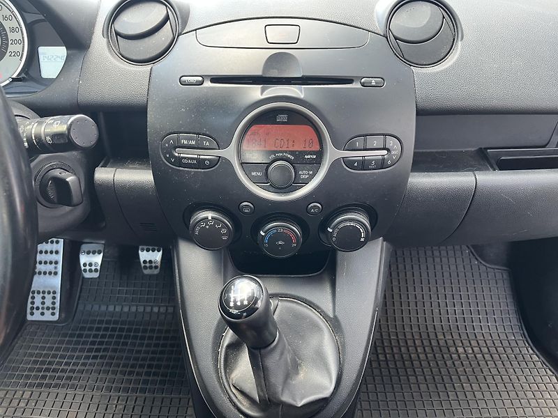 Mazda 2 1.5 GT MZA / 1.maj. / ČR /  - fotka 24 z 26
