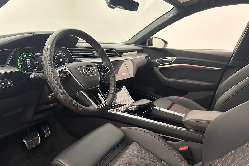Audi SQ8 e-tron quattro Tažné Pano 360k - fotka 4 z 34
