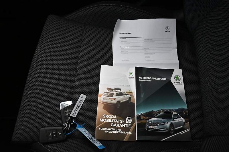 Škoda Superb (2022) 2.0 STYLE 147 KW DSG MATRIX LE - fotka 31 z 35