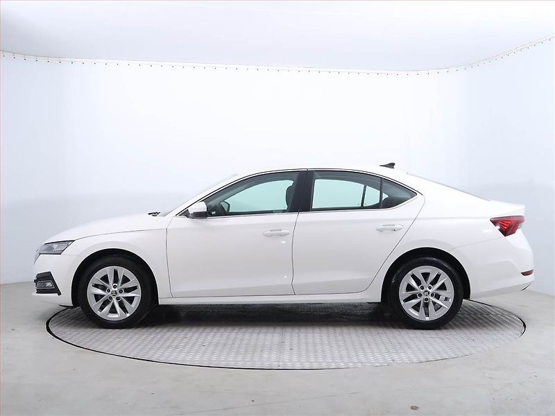 Škoda Octavia (2023) Style 2.0 TDI, ČR,1.maj - fotka 3 z 19