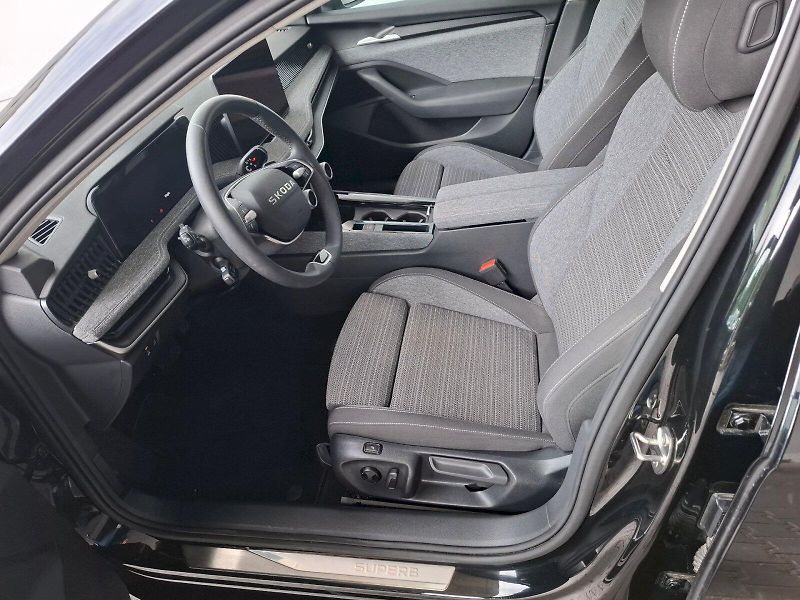 Škoda Superb (2025) COMBI SELECTION TD 110/2.0 A7F - fotka 35 z 40