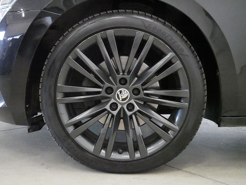 Škoda Superb - fotka 10 z 30