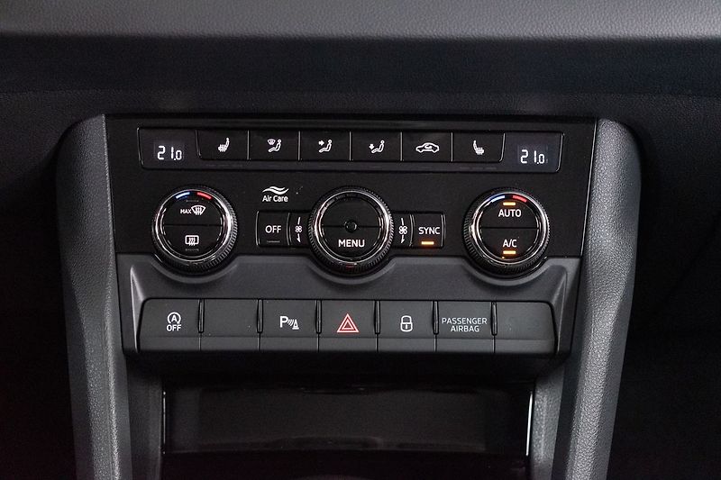 Škoda Karoq 2.0 TDI 4x4*TAŽNÉ*STYLE*ČR 1.M - fotka 22 z 41