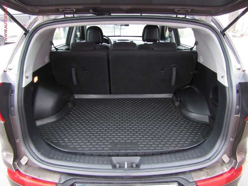 Kia Sportage (2010) 2.0 CRDi 4x4, ČR, AC, park - fotka 7 z 14
