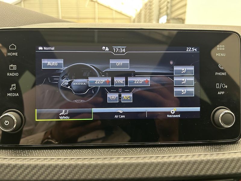 Škoda Kamiq 1.0 TSI Monte Carlo - fotka 19 z 26
