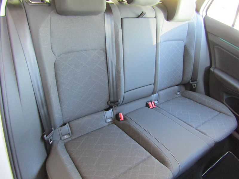 Volkswagen Golf (2022) Variant Life 1,5 TSI - fotka 26 z 29