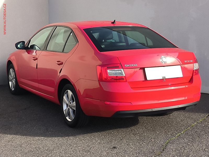 Škoda Octavia (2015) 1.6 TDi, ČR, Style, DSG - fotka 6 z 21