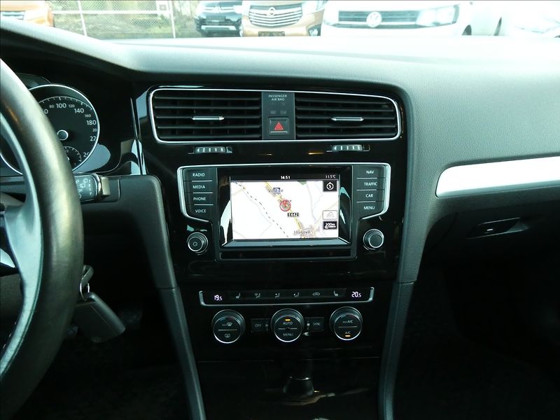 Volkswagen Golf 1,6 TDi 81kW,CUP,4x4,serviska - fotka 28 z 50