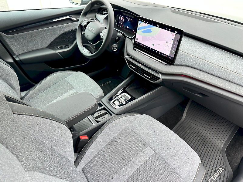 Škoda Octavia (2025) 1.5 TSI 110kW MHEV Top Selecti - fotka 7 z 24