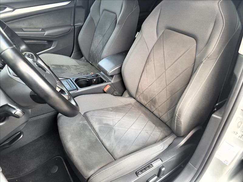 Volkswagen Golf 2,0 TDI,TFT,navi,výhřev,klima - fotka 8 z 50