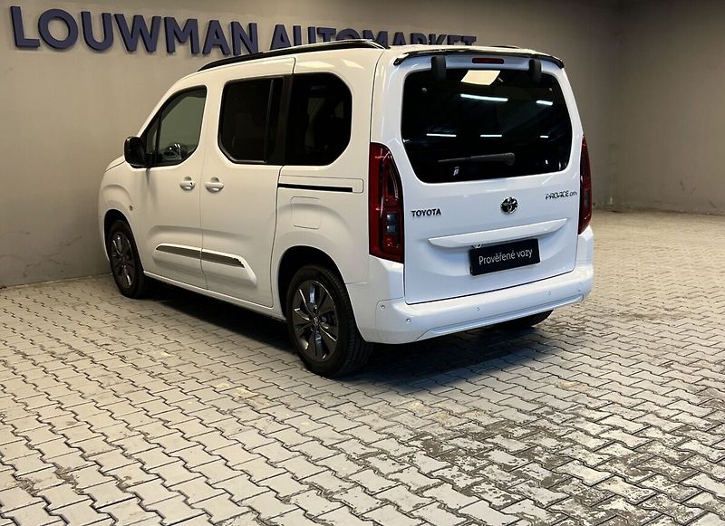 Toyota ProAce City Verso 1,5 8AT FAMILY L1 PANO - fotka 15 z 17