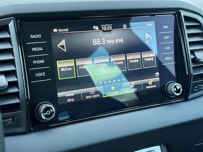 Škoda Karoq (2022) 2.0 TDI 4x4 DSG Sportline - fotka 13 z 33