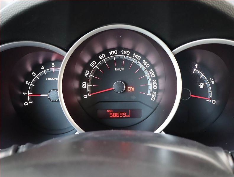 Kia Venga (2016) 1.4 CRDi, Tempomat - fotka 11 z 18