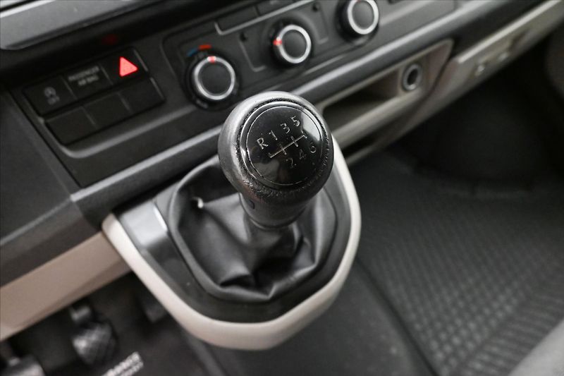 Volkswagen Transporter 2,0 TDI 110kW LONG KLIMA Záruk - fotka 21 z 28