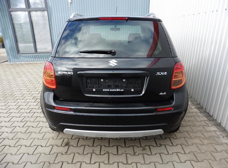 Suzuki SX4 1,6 VVTi Style 4x4 Navi 1.maj. - fotka 7 z 16
