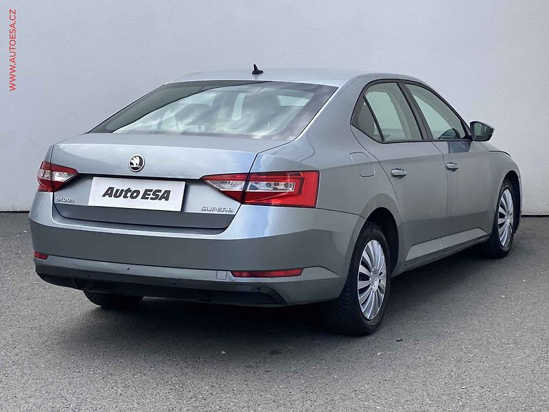 Škoda Superb (2015) 2.0 TDi, ČR, Active - fotka 4 z 16
