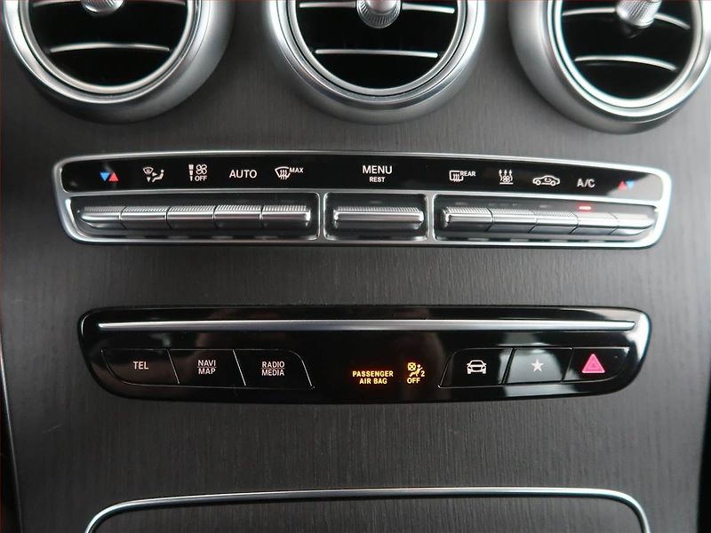 Mercedes-Benz GLC (2022) 300 de 4MATIC - fotka 17 z 23