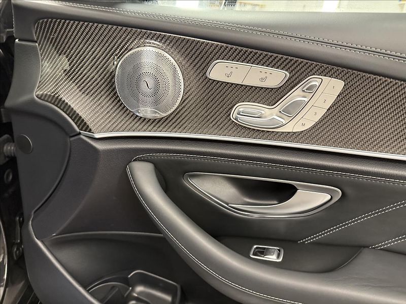 Mercedes-Benz Třídy E 4,0 Mercedes-AMG E 63S 4MATIC+ - fotka 21 z 35