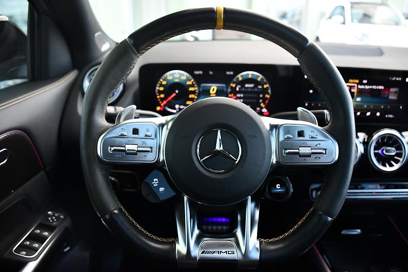 Mercedes-Benz GLA 45S AMG 4MATIC+PANO - fotka 24 z 53
