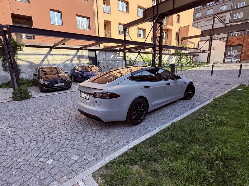 Tesla Model S (2023) Plaid 1020HP HW4 - fotka 9 z 13