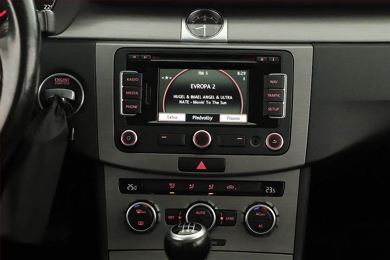 Volkswagen Passat (2012) 1.6 TDI, po STK, Tažné - fotka 8 z 14