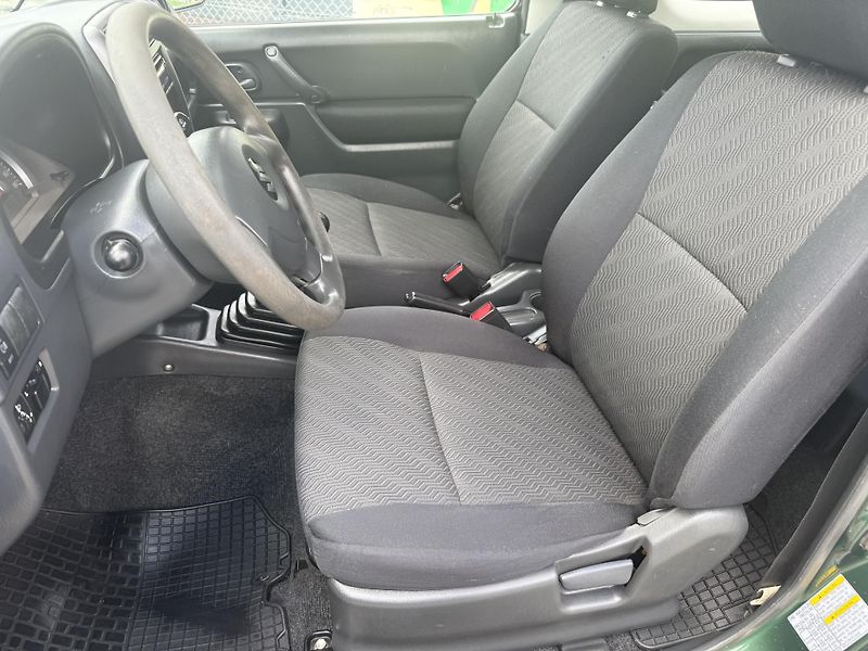 Suzuki Jimny 1,3i 4x4 63kW Tažné - fotka 12 z 21