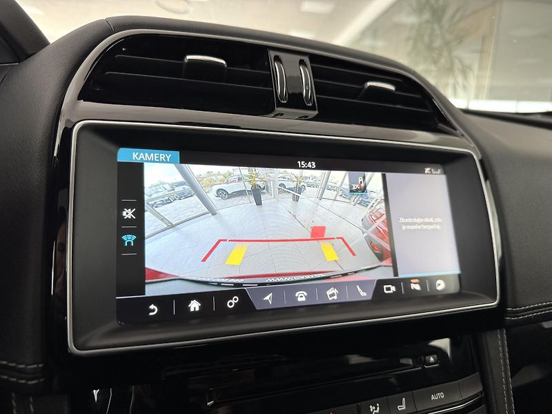 Jaguar F-Pace 20d AWD*AUT*R-SPORT*LED*Panora - fotka 21 z 39