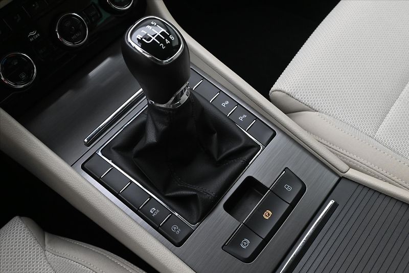 Škoda Superb 2,0 TDI 110kW Style Záruka až - fotka 23 z 32