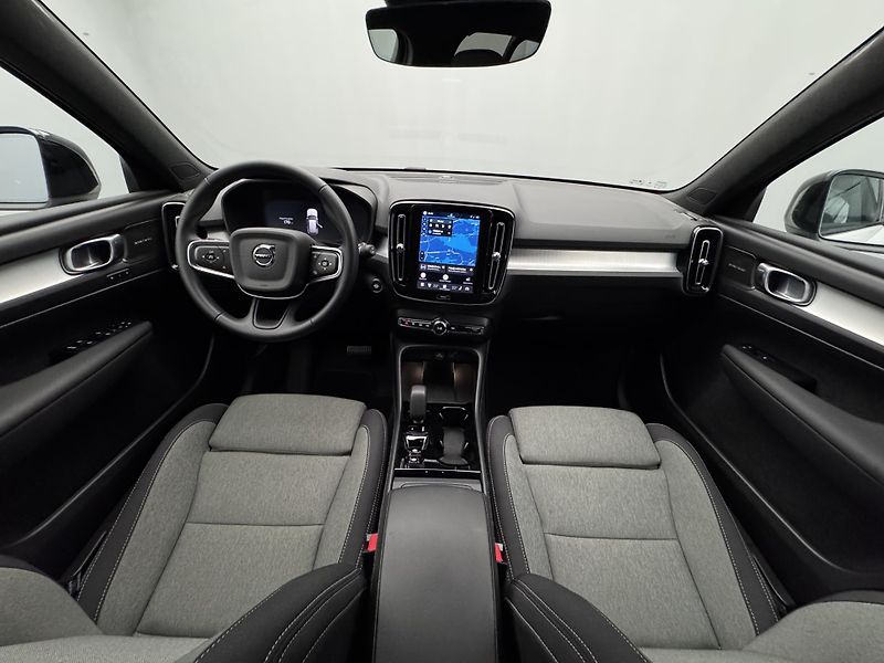 Volvo XC40 B3 DARK PLUS CZ REZERVACE - fotka 2 z 48