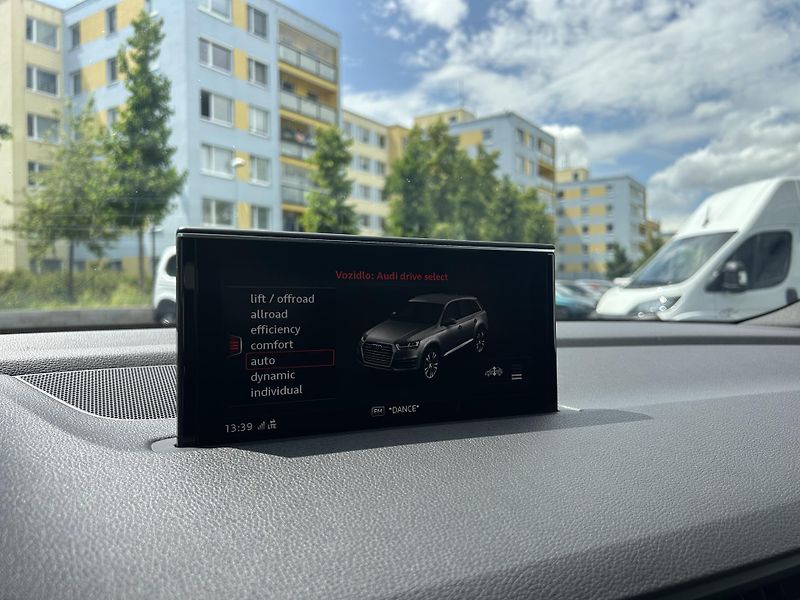 Audi SQ7 (2018) 4.0 biTDI V8 320 kW tiptronic - fotka 37 z 62