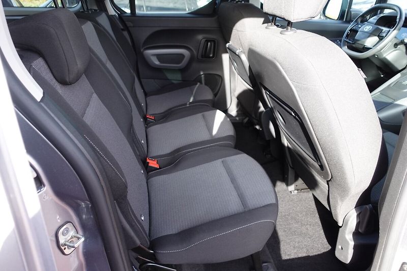 Toyota ProAce City Verso 1,5D-4D 96kW VIP Long VIP 7mís - fotka 13 z 35