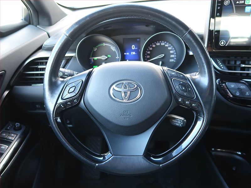 Toyota C-HR (2019) 1.8 Hybrid - fotka 16 z 18