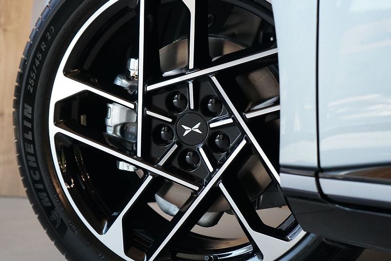Ostatní (2026) AWD Performance - 503 HP !!! - fotka 14 z 59