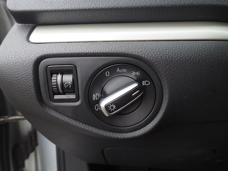 Seat Alhambra (2013) 2.0TDI, 130 kW,  7 Míst, Tažné - fotka 24 z 42