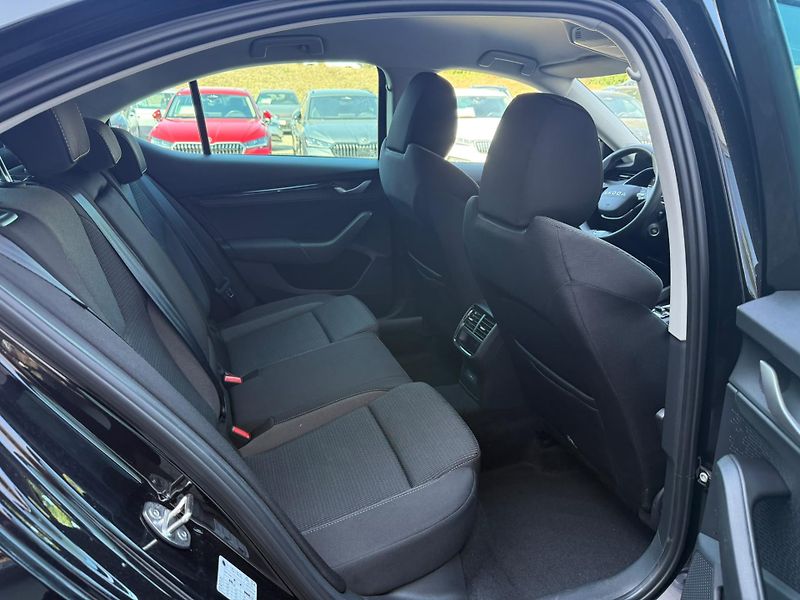 Škoda Octavia Selection 2.0 TDI 110kw DSG - fotka 23 z 27